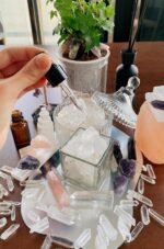 QINJIEJIE 0.9Lbs Clear Quartz Raw Crystals Natural Rough Stones Bulk Large 1" Ro... - Image 3